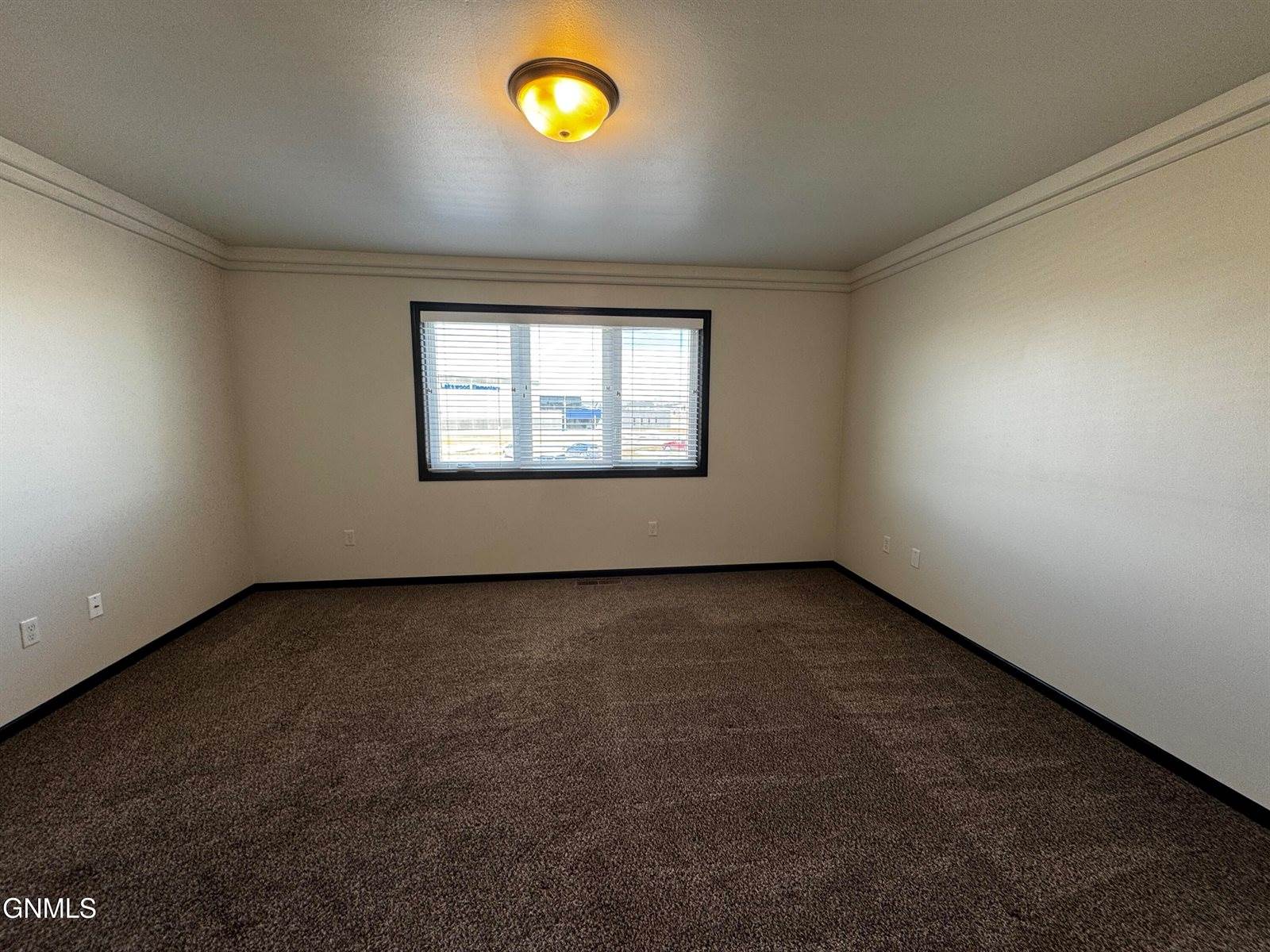 3717 Mckenzie Drive SE, Mandan, ND 58554