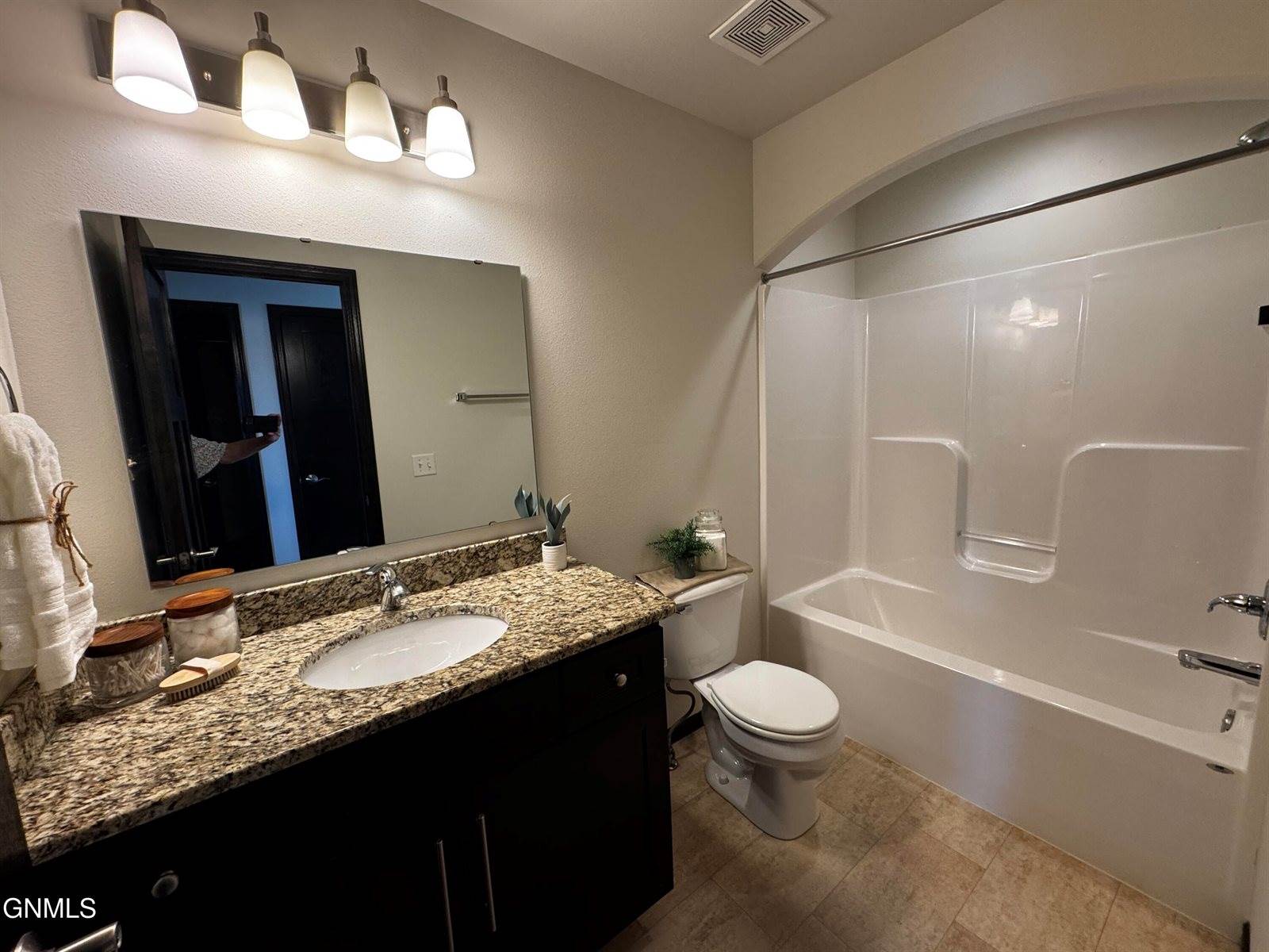 3717 Mckenzie Drive SE, Mandan, ND 58554