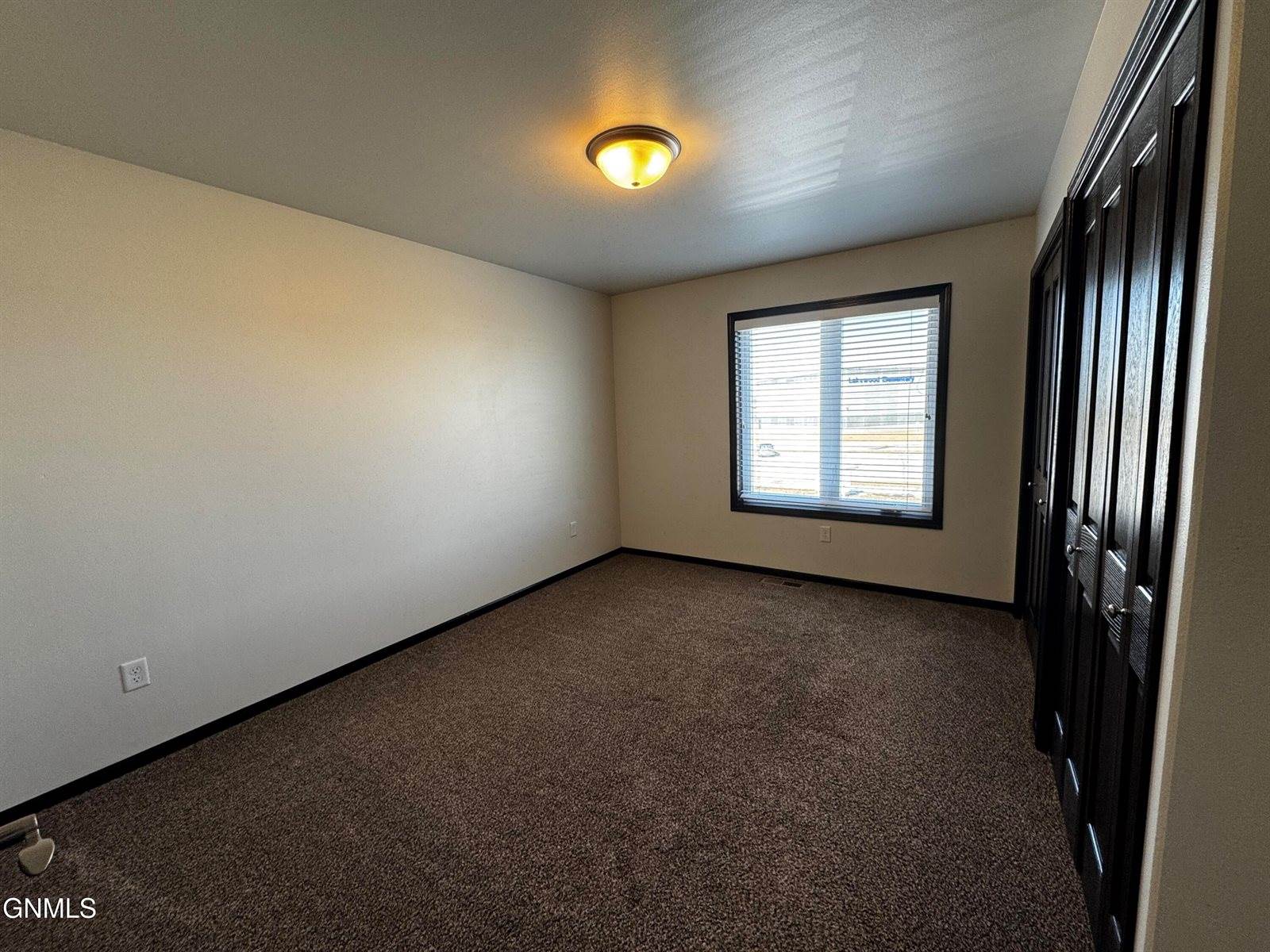 3717 Mckenzie Drive SE, Mandan, ND 58554