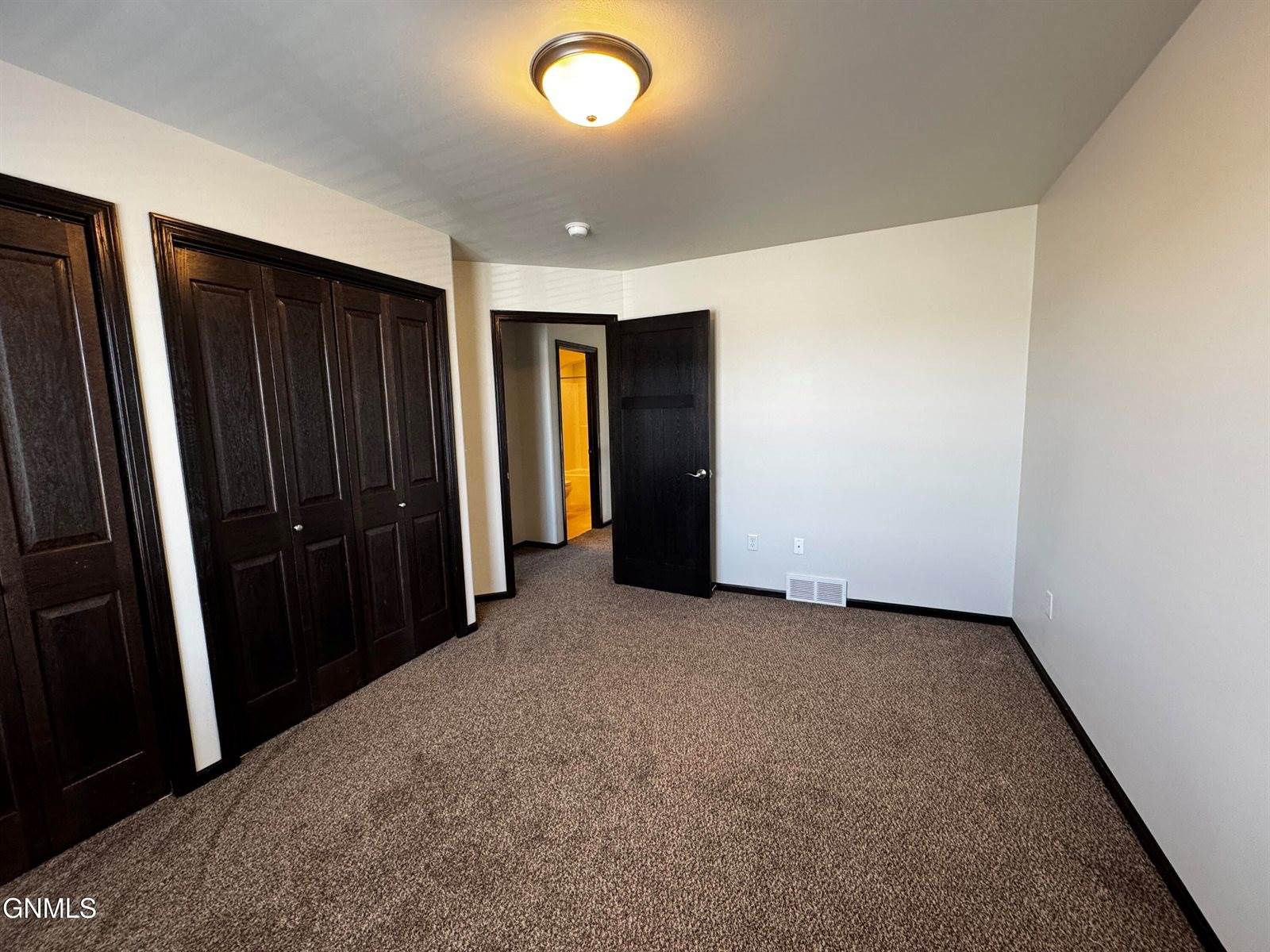 3717 Mckenzie Drive SE, Mandan, ND 58554