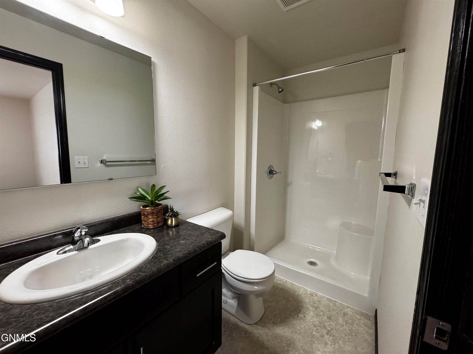 3717 Mckenzie Drive SE, Mandan, ND 58554