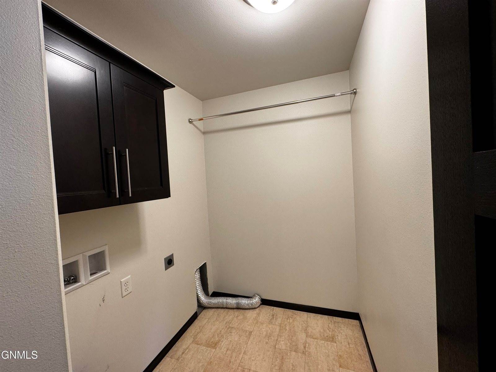 3717 Mckenzie Drive SE, Mandan, ND 58554