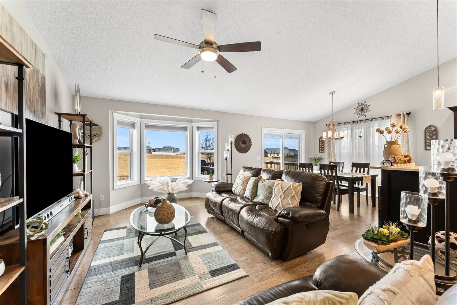 1425 Parkview Lane, Davenport, IA 52807