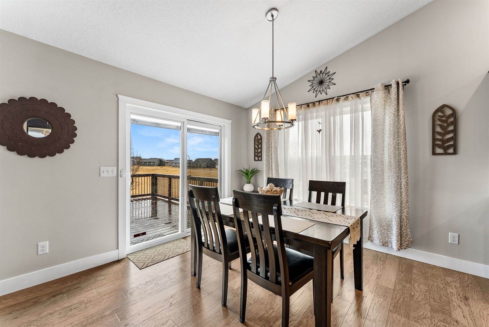 1425 Parkview Lane, Davenport, IA 52807