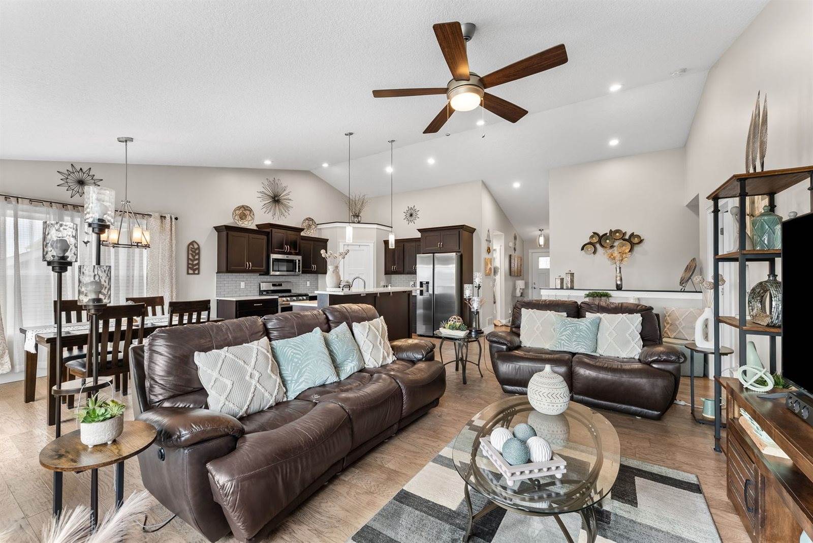 1425 Parkview Lane, Davenport, IA 52807