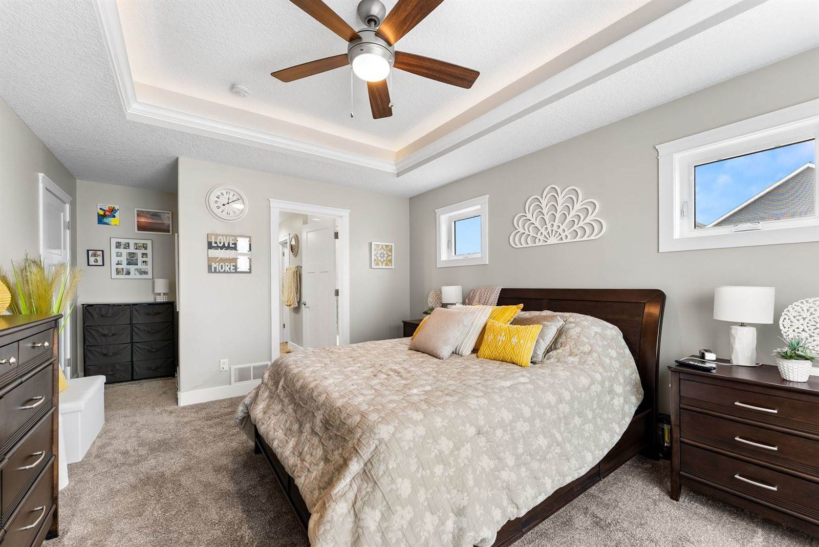 1425 Parkview Lane, Davenport, IA 52807