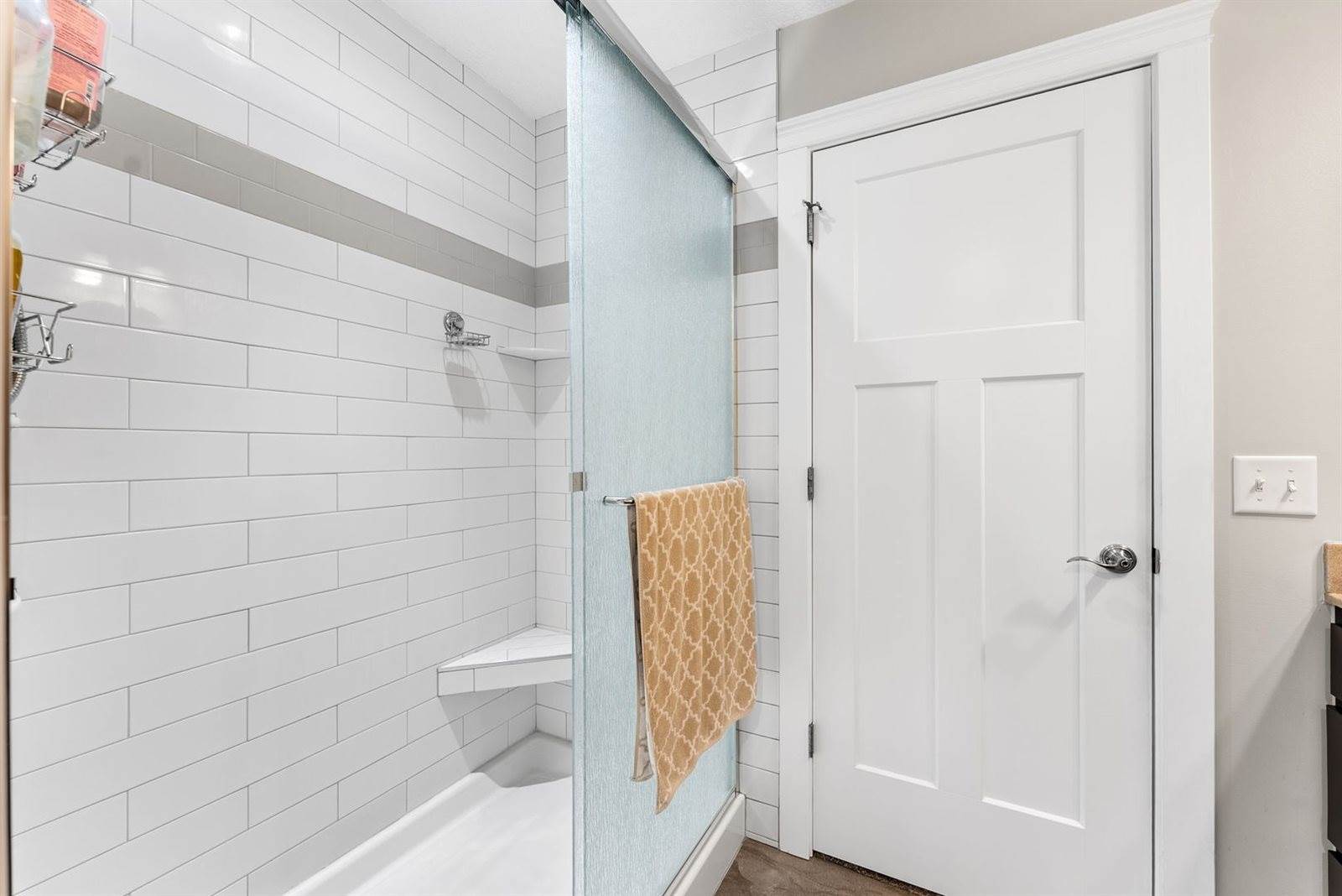 1425 Parkview Lane, Davenport, IA 52807