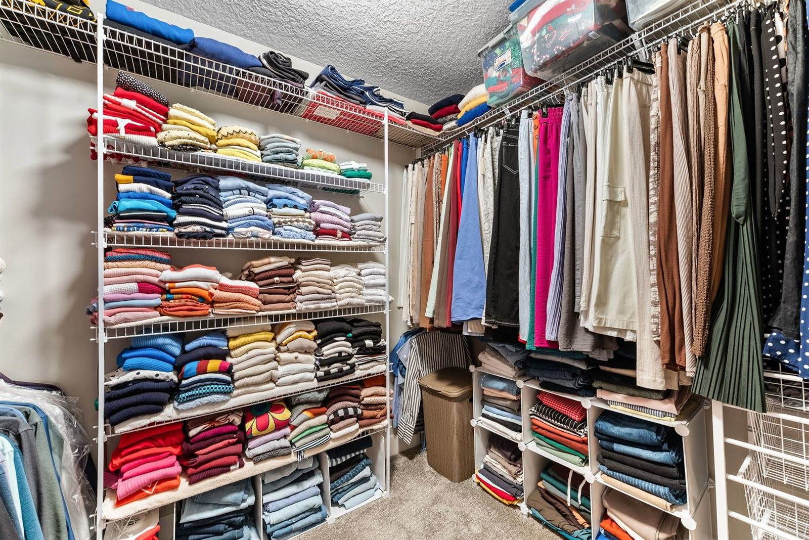 1425 Parkview Lane, Davenport, IA 52807