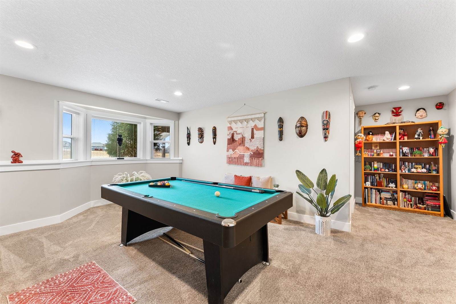 1425 Parkview Lane, Davenport, IA 52807