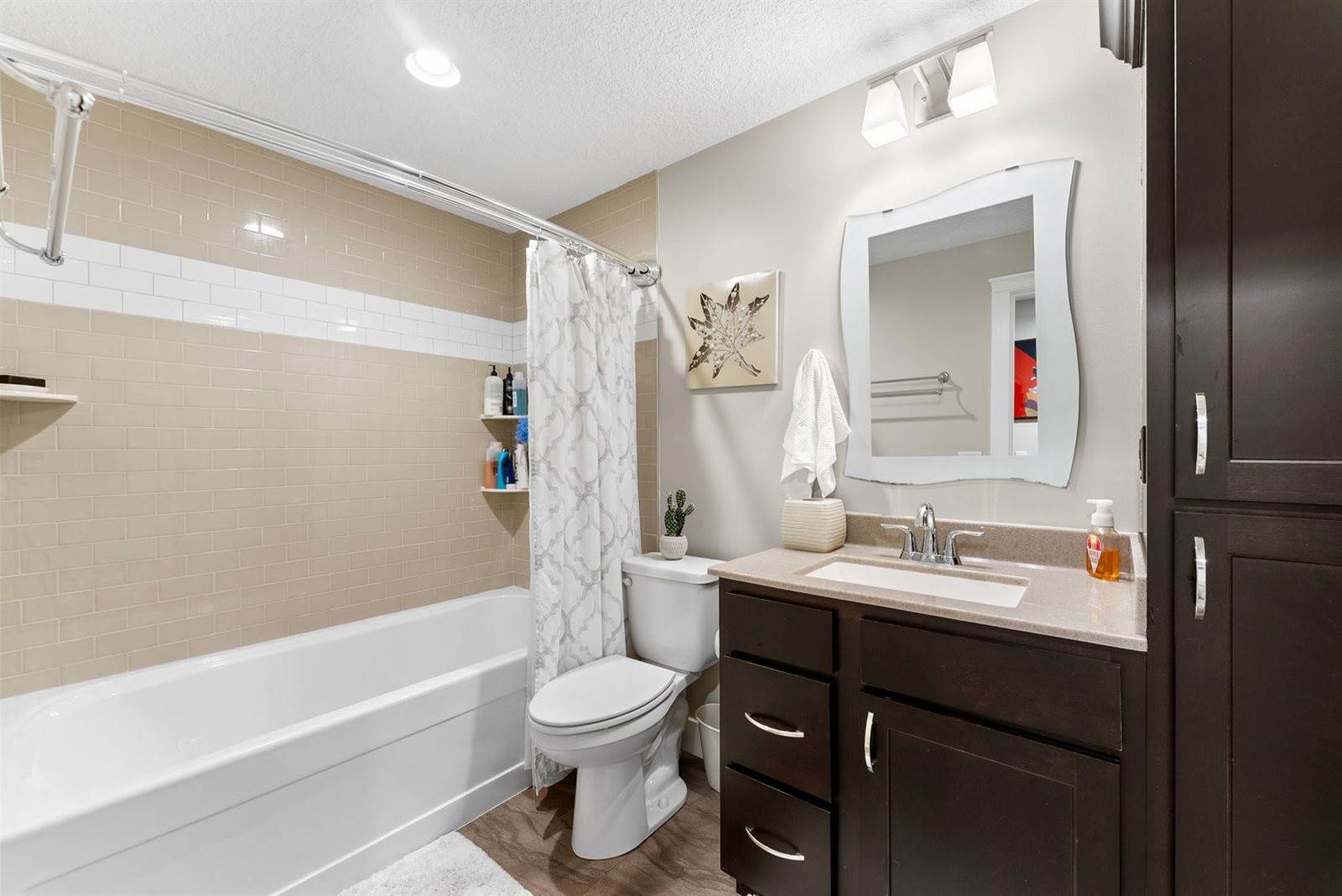 1425 Parkview Lane, Davenport, IA 52807