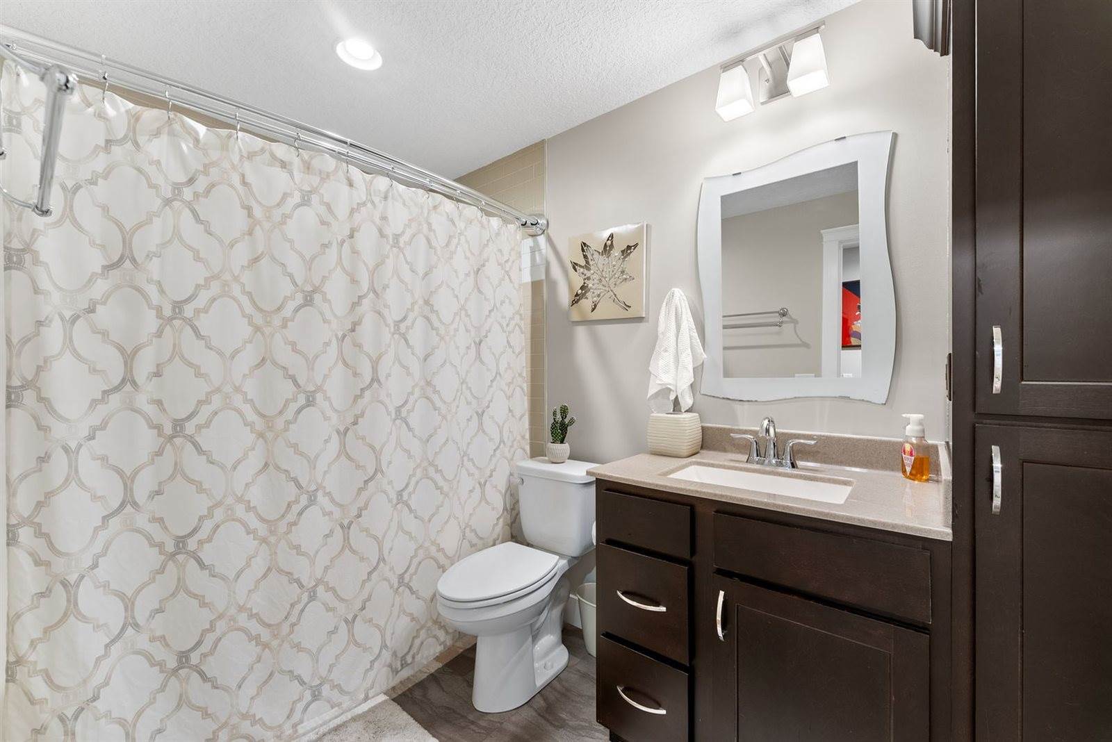 1425 Parkview Lane, Davenport, IA 52807