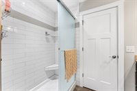 1425 Parkview Lane, Davenport, IA 52807