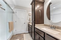 1425 Parkview Lane, Davenport, IA 52807