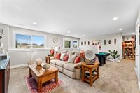 1425 Parkview Lane, Davenport, IA 52807