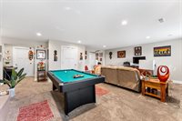 1425 Parkview Lane, Davenport, IA 52807