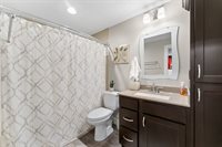 1425 Parkview Lane, Davenport, IA 52807