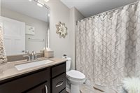 1425 Parkview Lane, Davenport, IA 52807