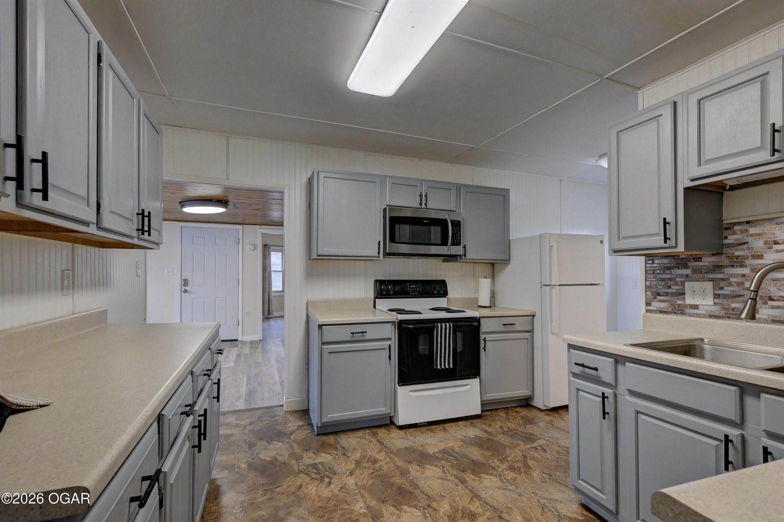 1321 West Nelson Street, Webb City, MO 64870