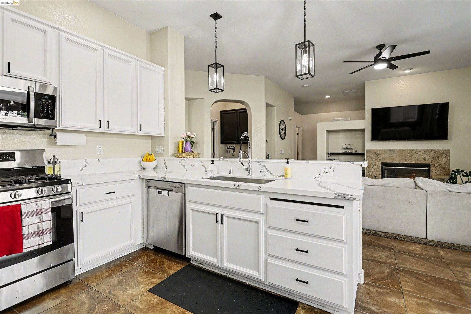 193 Mike Gartrell Cir, Sacramento, CA 95835