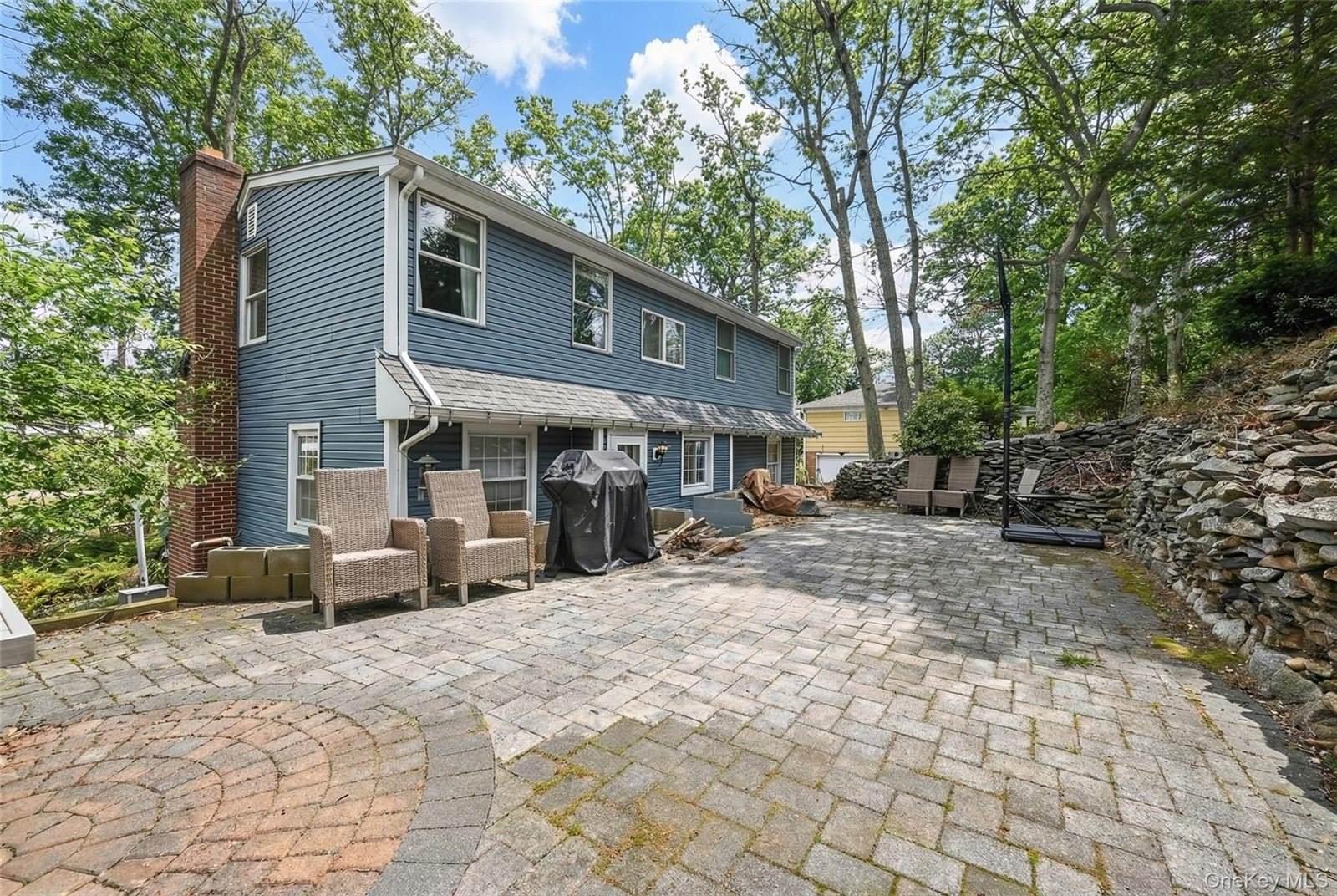 67 Kissam Lane, Oyster Bay, NY 11545