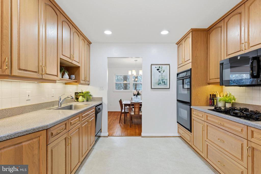 11705 Devilwood Court, Potomac, MD 20854