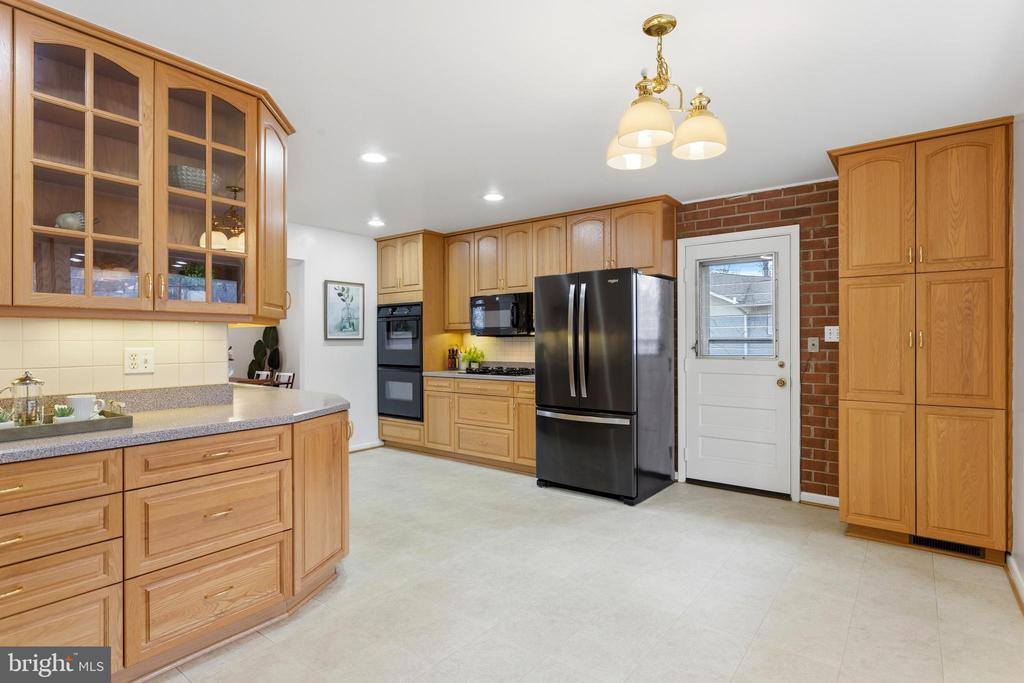 11705 Devilwood Court, Potomac, MD 20854