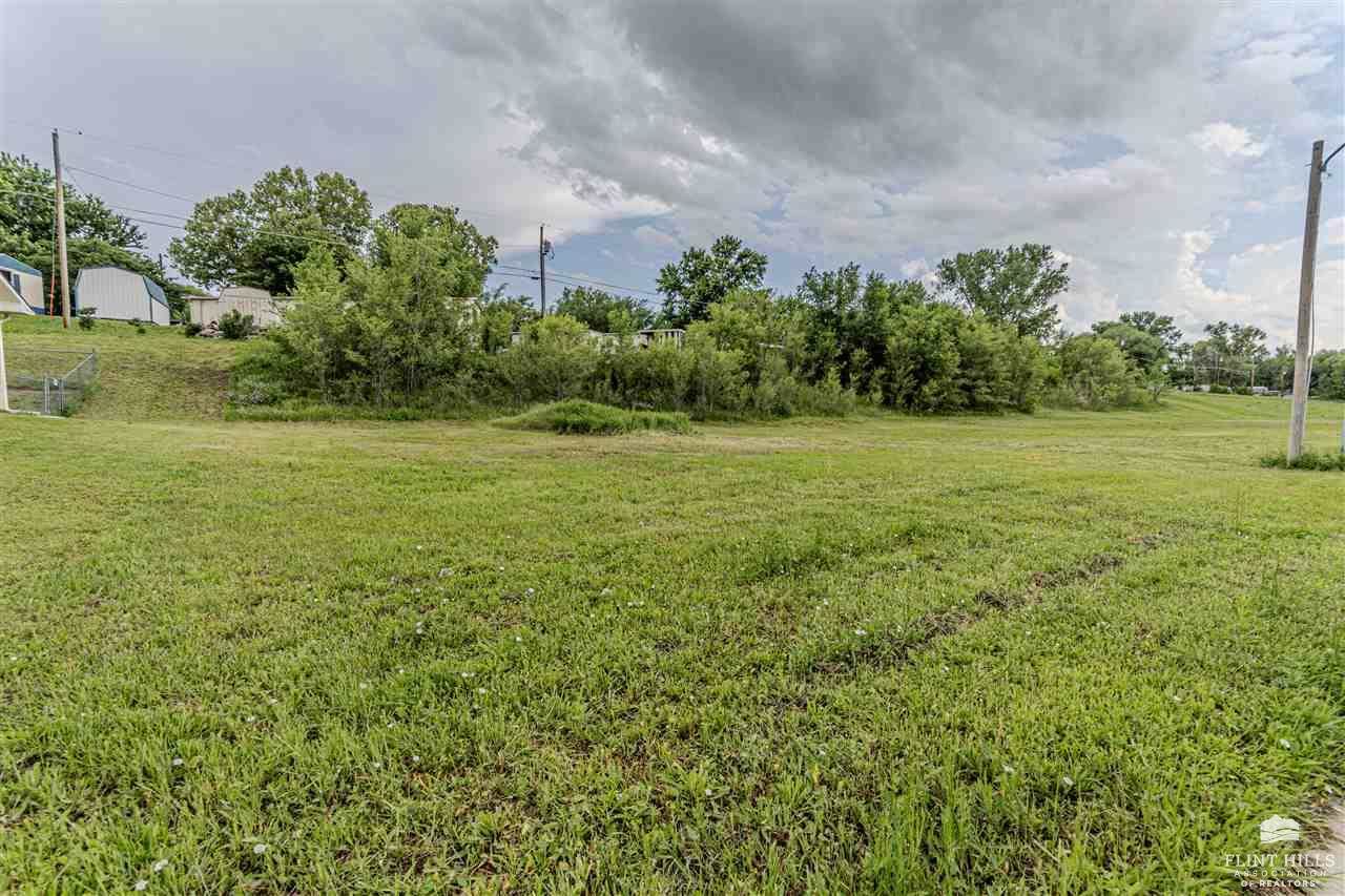 800 & 804 Jerry Drive, Junction City, KS 66441