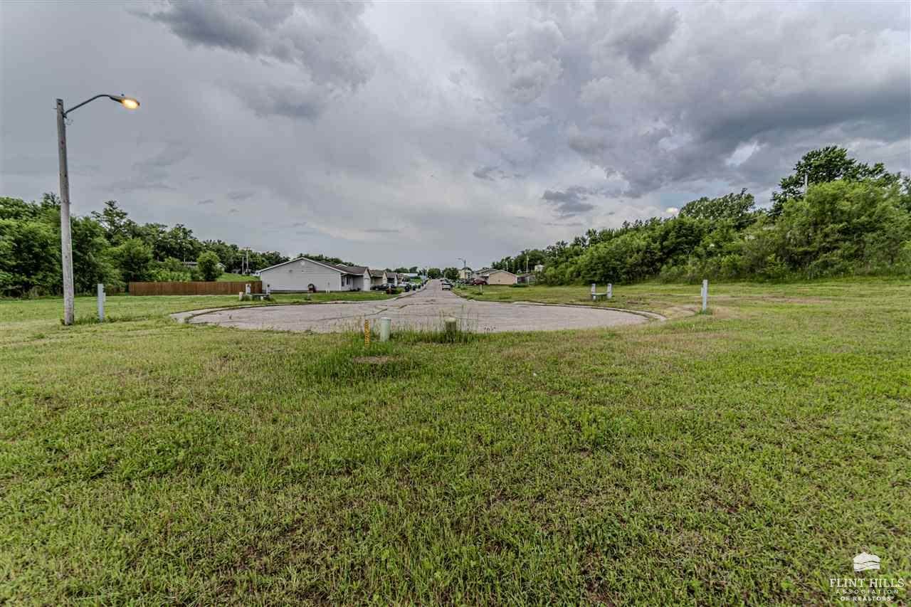 800 & 804 Jerry Drive, Junction City, KS 66441