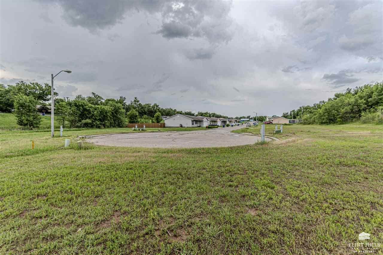 800 & 804 Jerry Drive, Junction City, KS 66441