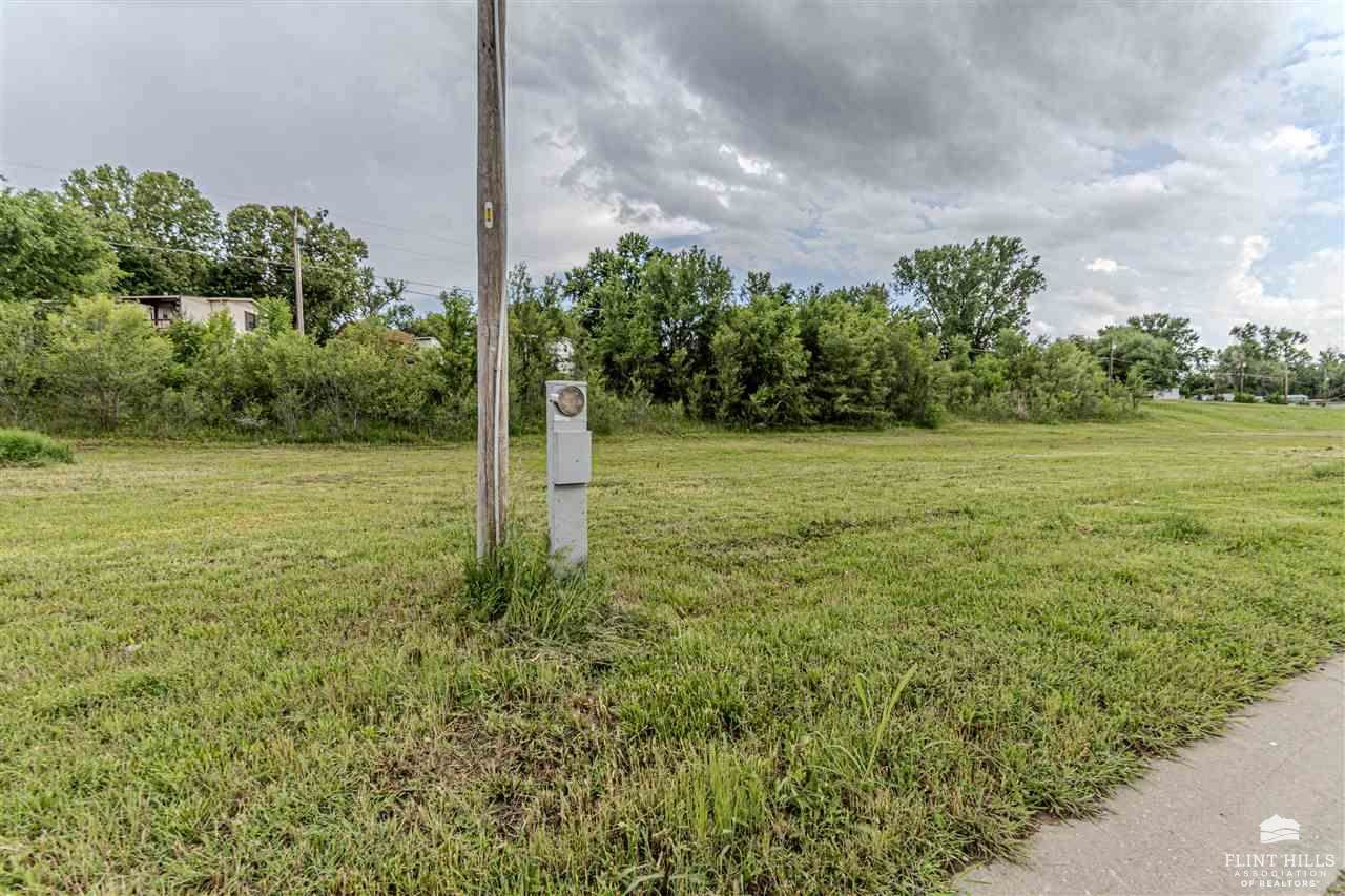 700 & 704 Jerry Drive, Junction City, KS 66441