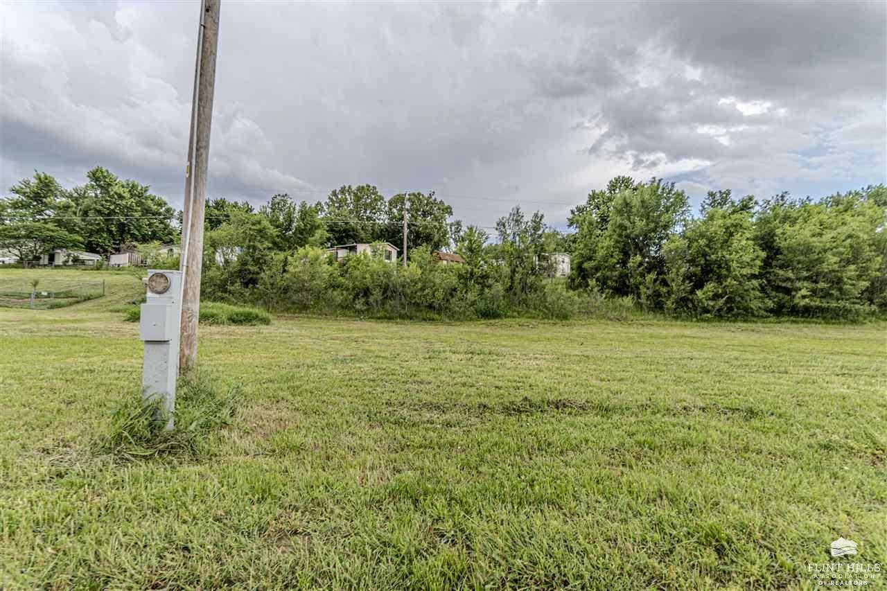 700 & 704 Jerry Drive, Junction City, KS 66441