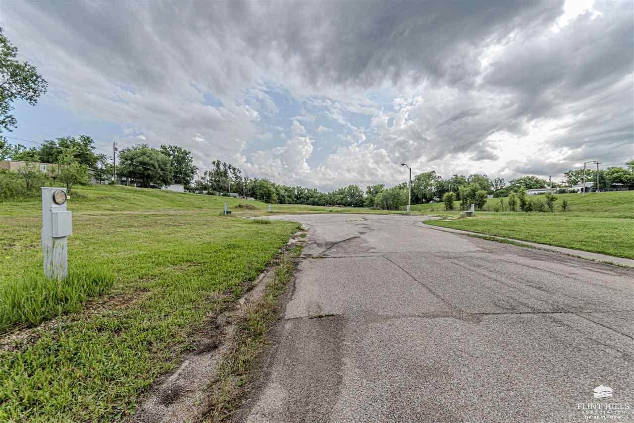 700 & 704 Jerry Drive, Junction City, KS 66441