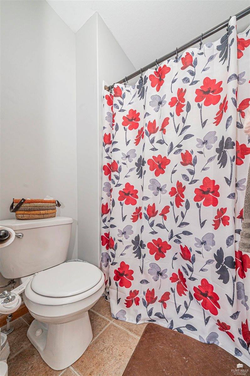 2714 Elm Creek Drive, Junction City, KS 66441