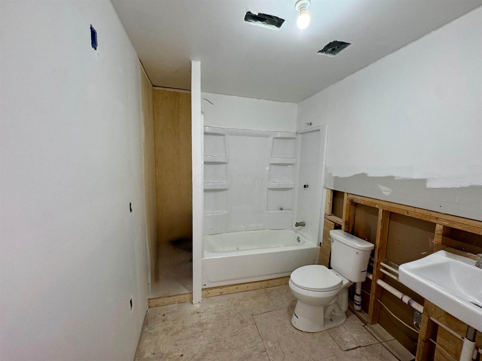 210 East Central Avenue, Delaware, OH 43015