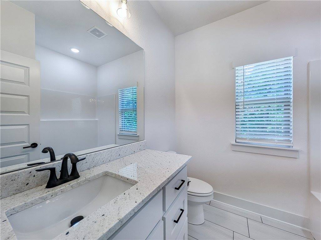 4 Bayloch Lane, Bella Vista, AR 72715