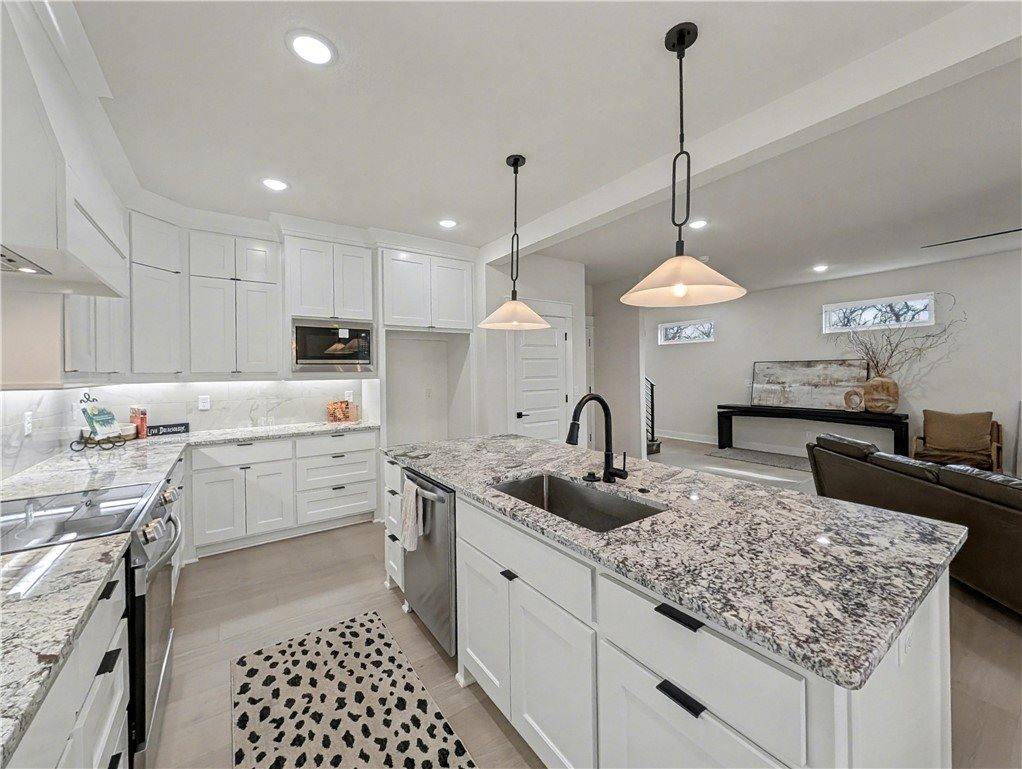 30 Cromer Drive, Bella Vista, AR 72715