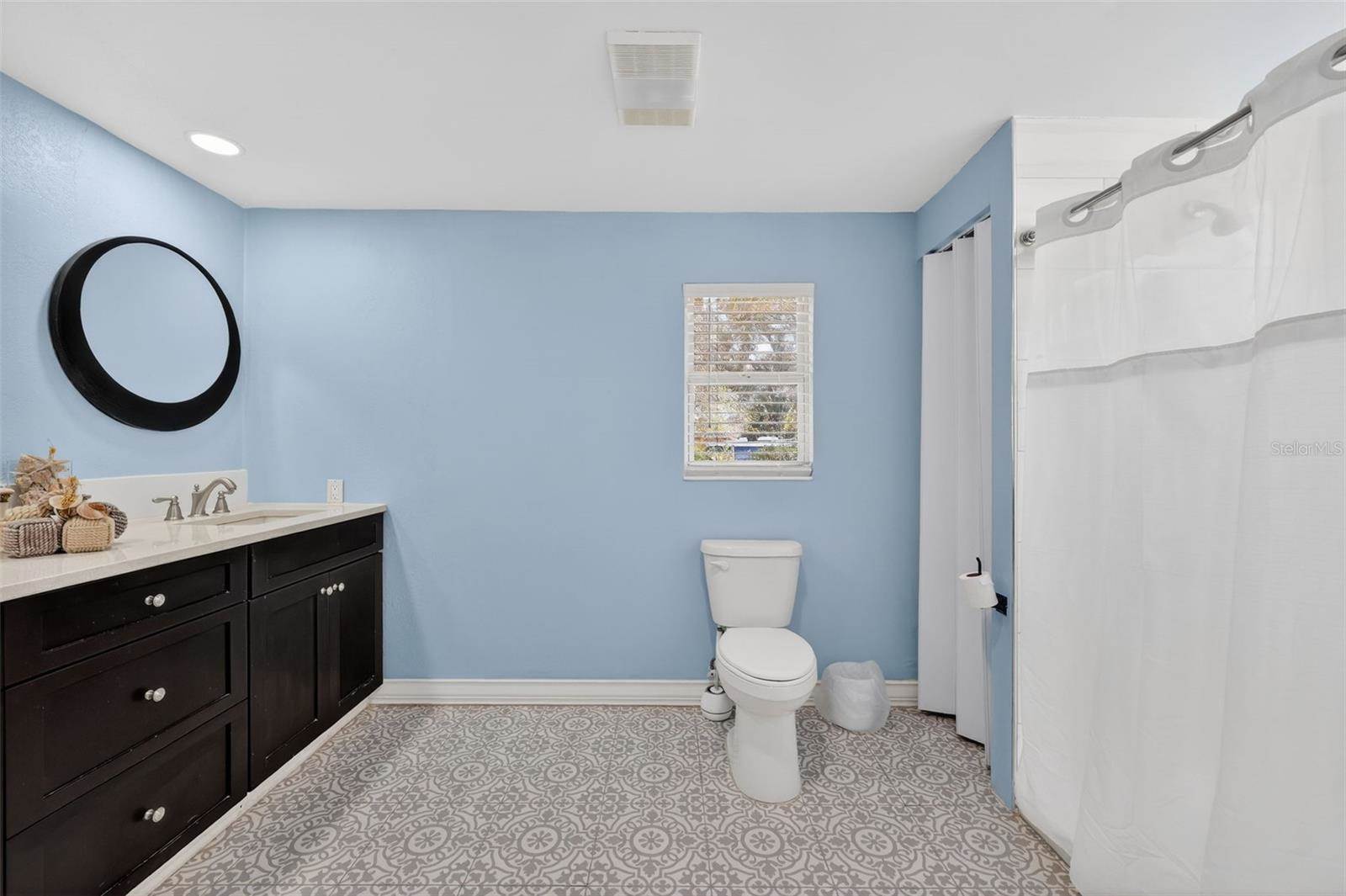 10262 Memorial Highway, Tampa, FL 33615