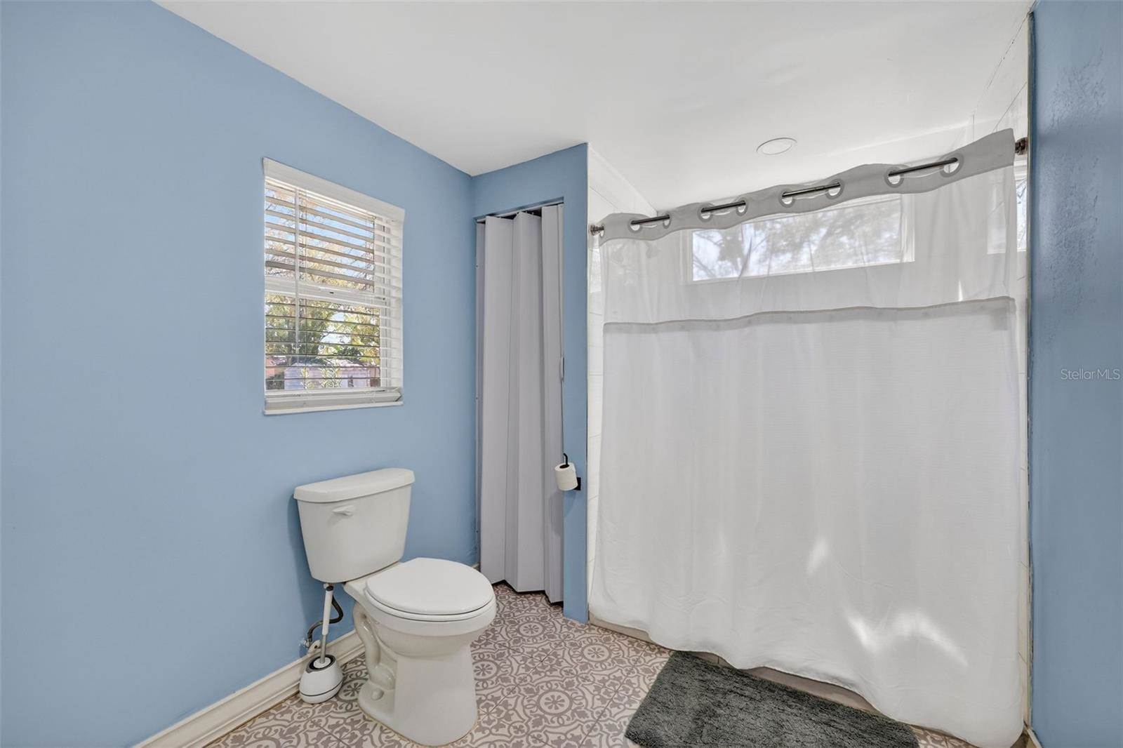 10262 Memorial Highway, Tampa, FL 33615