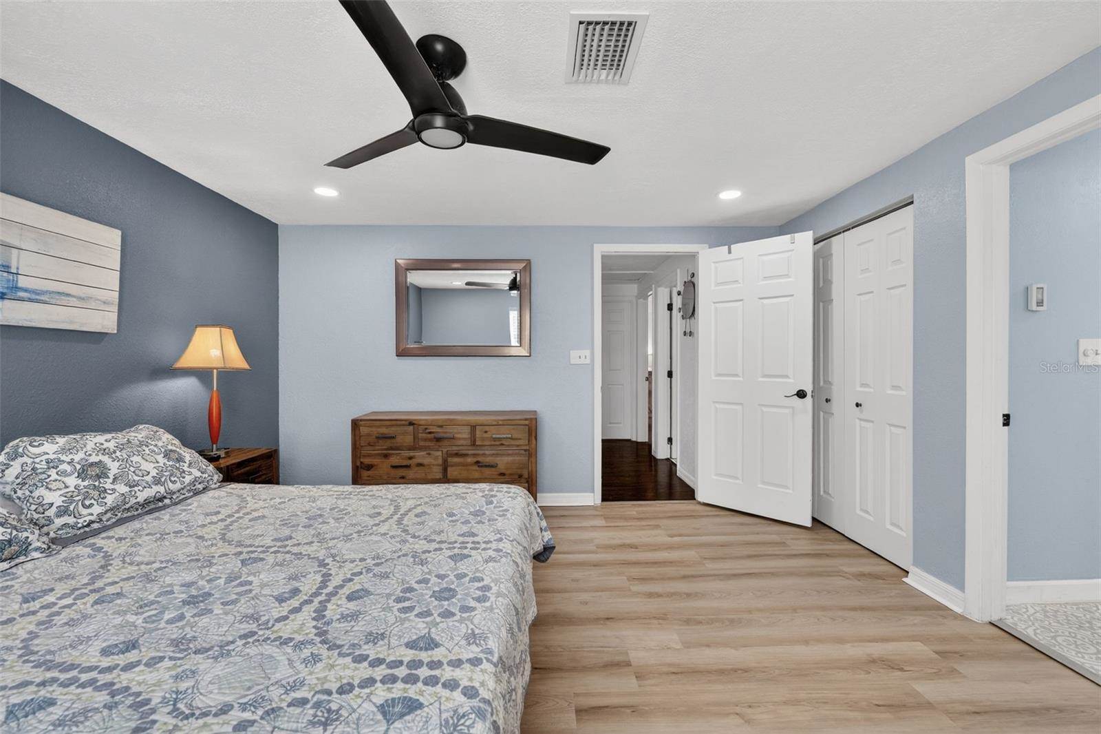 10262 Memorial Highway, Tampa, FL 33615