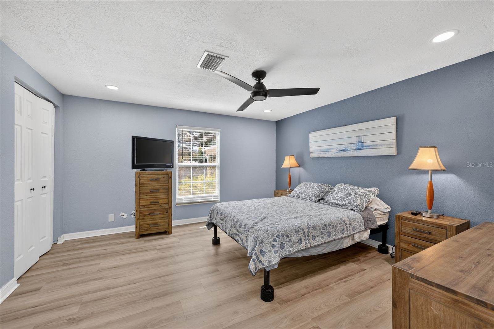 10262 Memorial Highway, Tampa, FL 33615