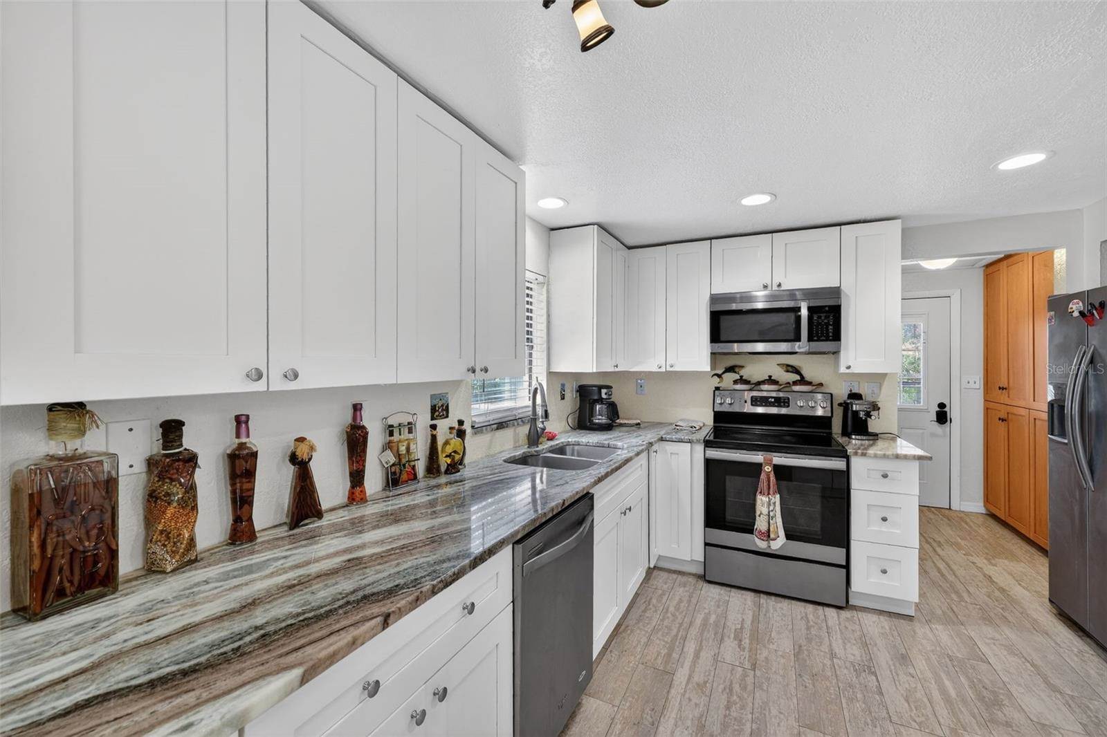 10262 Memorial Highway, Tampa, FL 33615