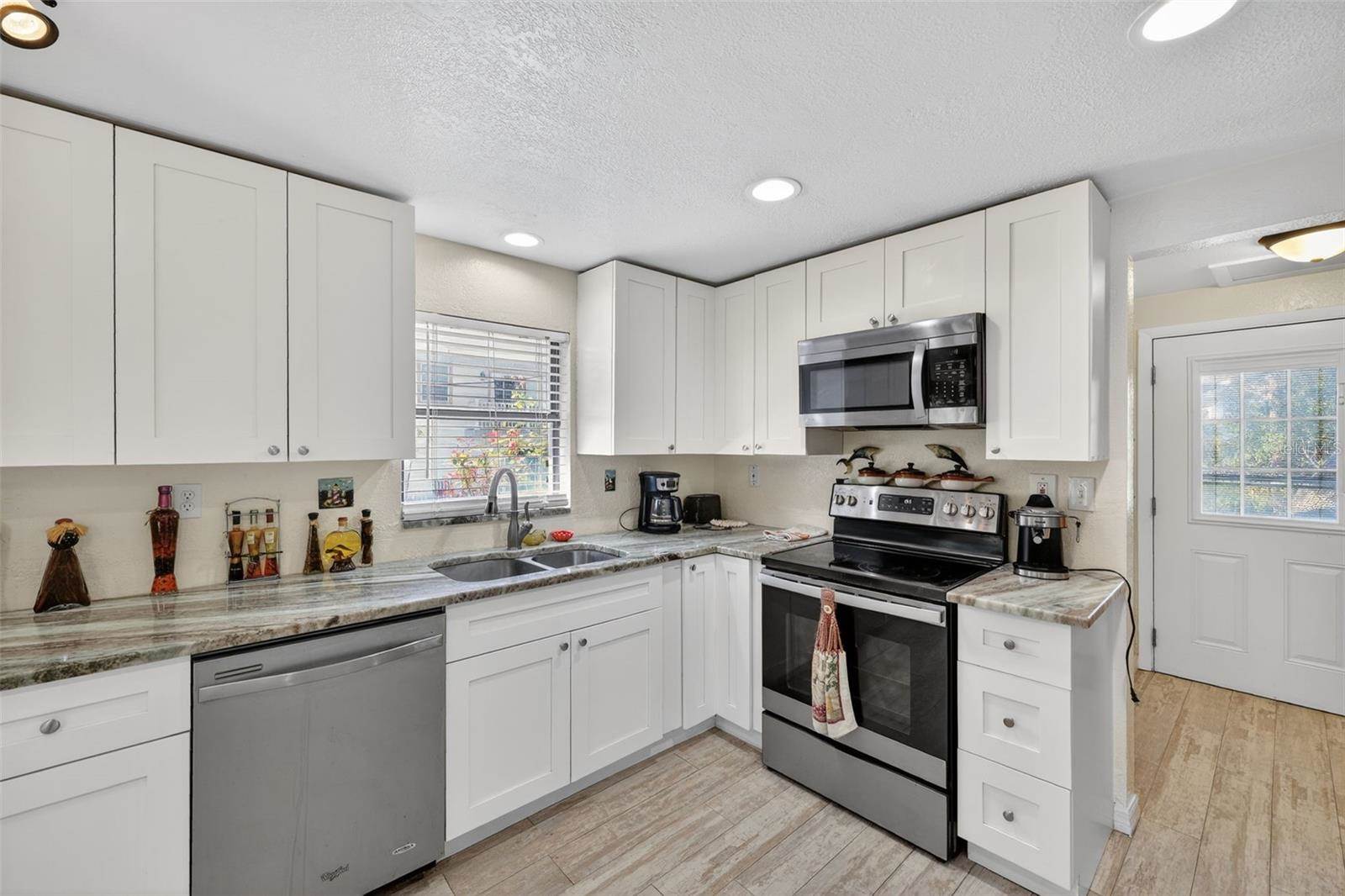 10262 Memorial Highway, Tampa, FL 33615