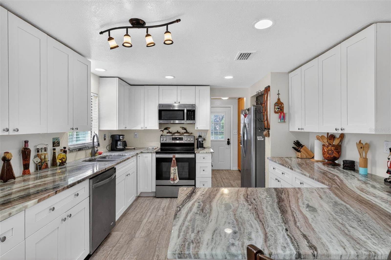 10262 Memorial Highway, Tampa, FL 33615