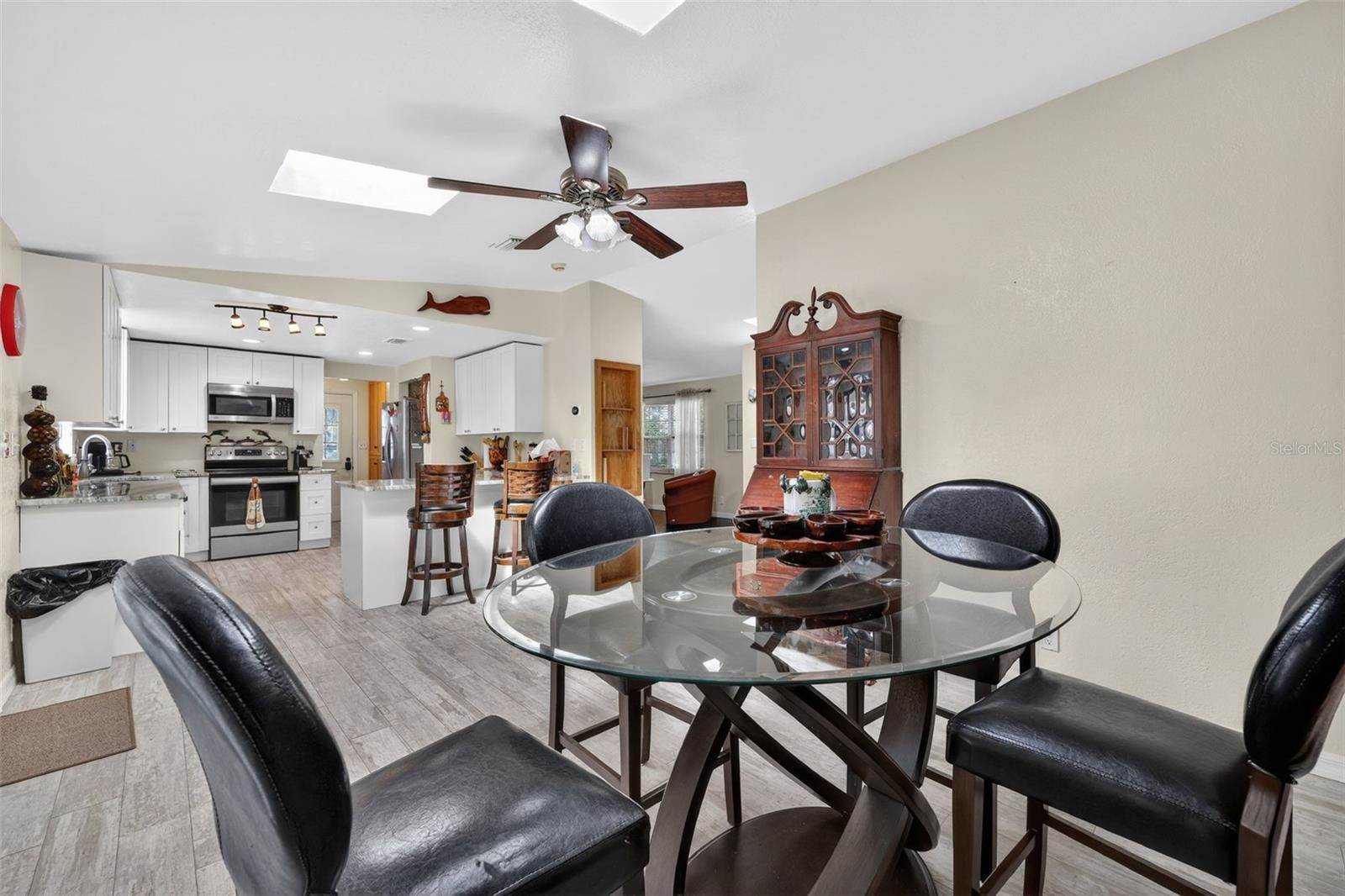 10262 Memorial Highway, Tampa, FL 33615