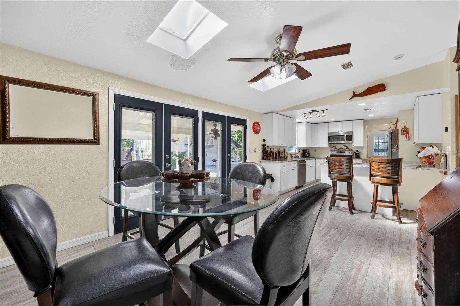 10262 Memorial Highway, Tampa, FL 33615