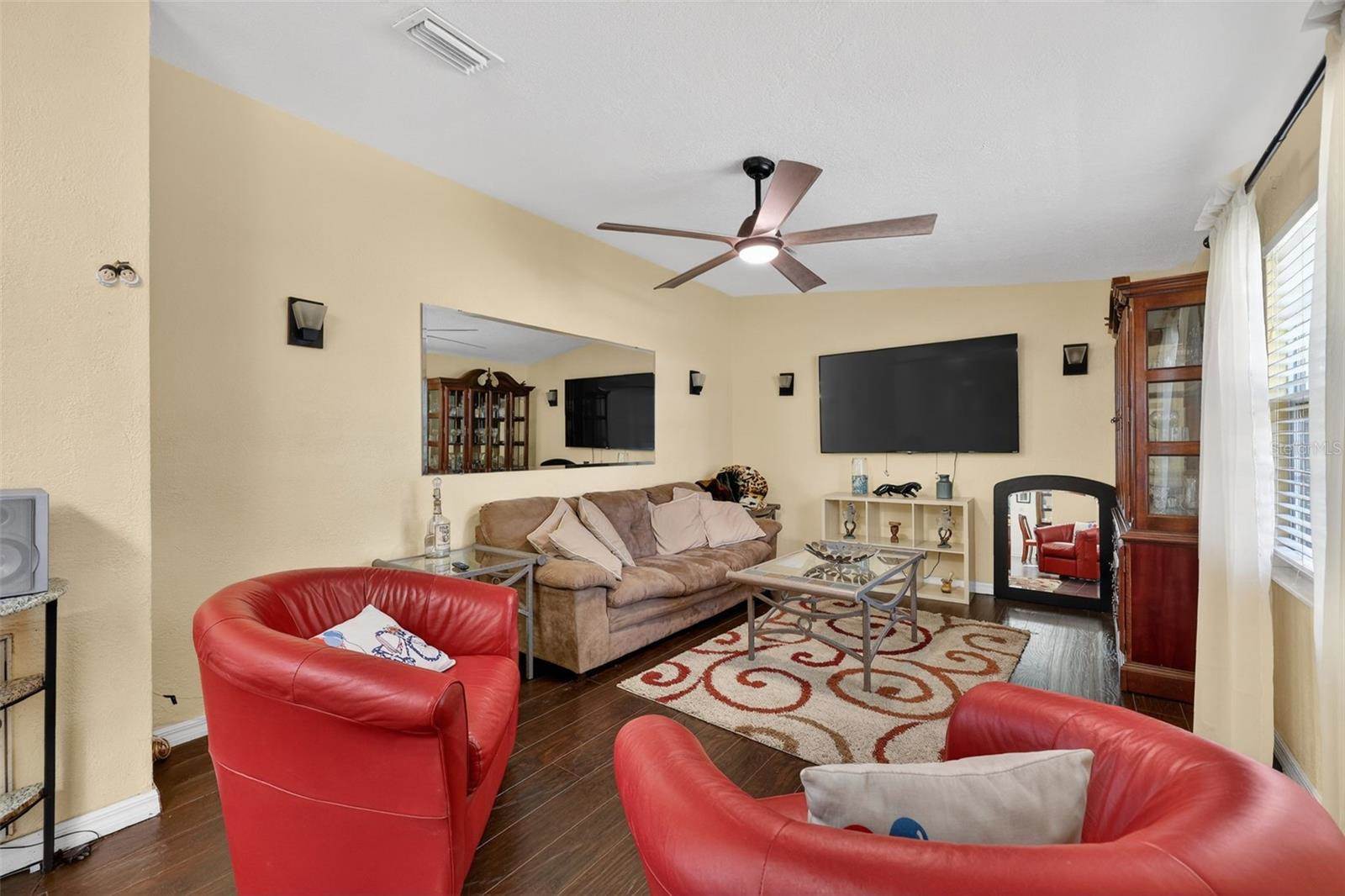 10262 Memorial Highway, Tampa, FL 33615