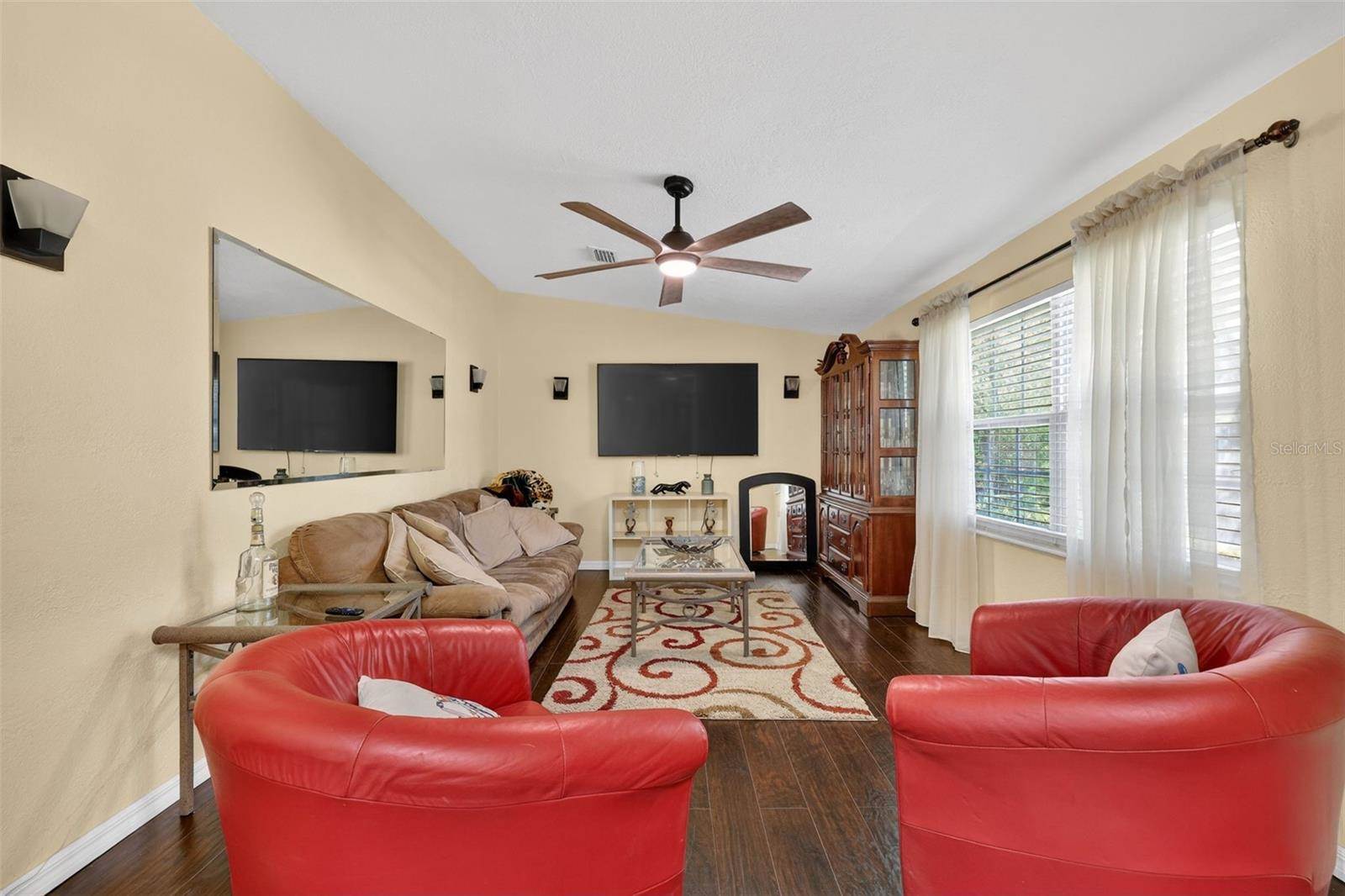 10262 Memorial Highway, Tampa, FL 33615