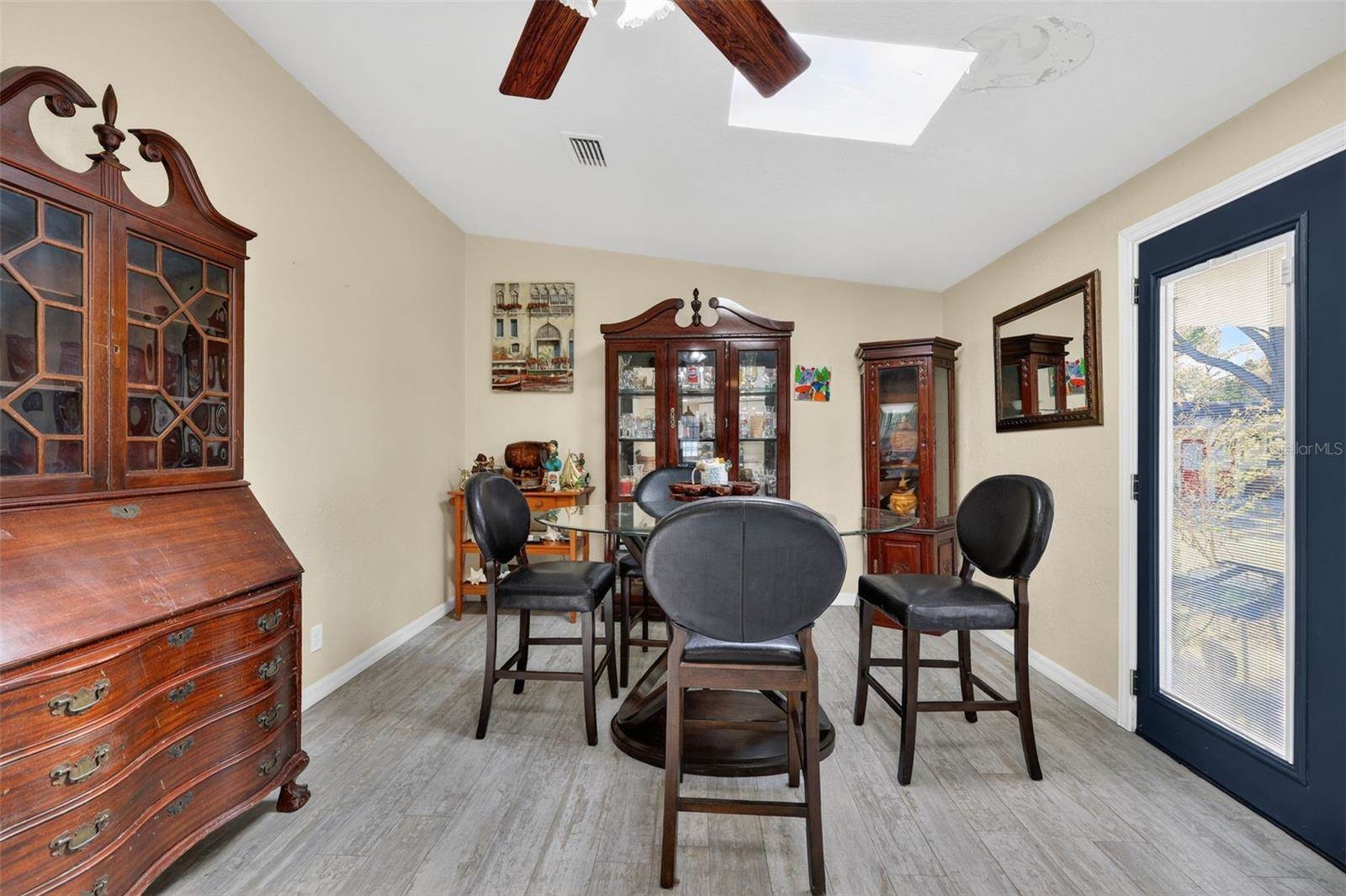 10262 Memorial Highway, Tampa, FL 33615