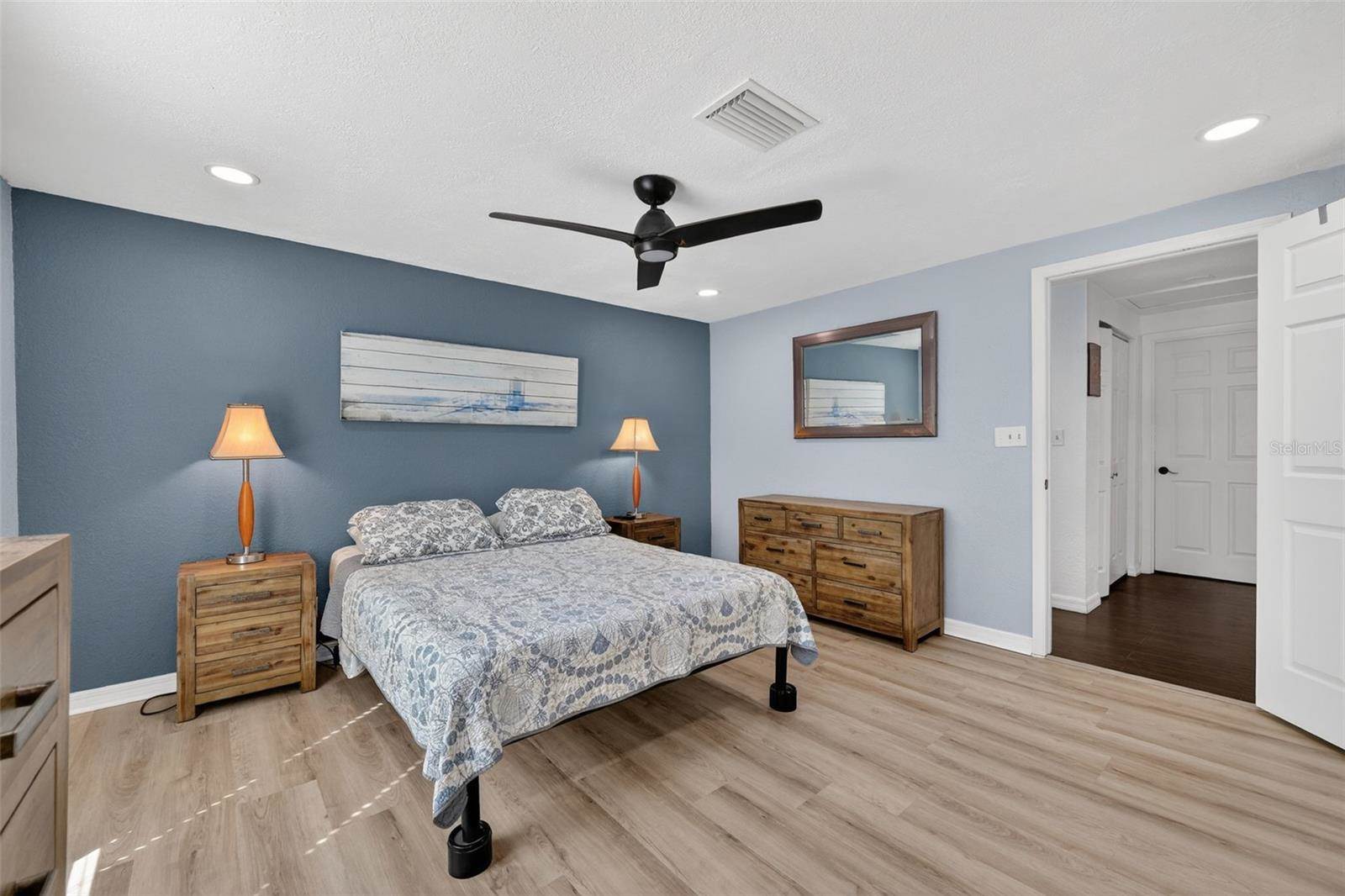 10262 Memorial Highway, Tampa, FL 33615