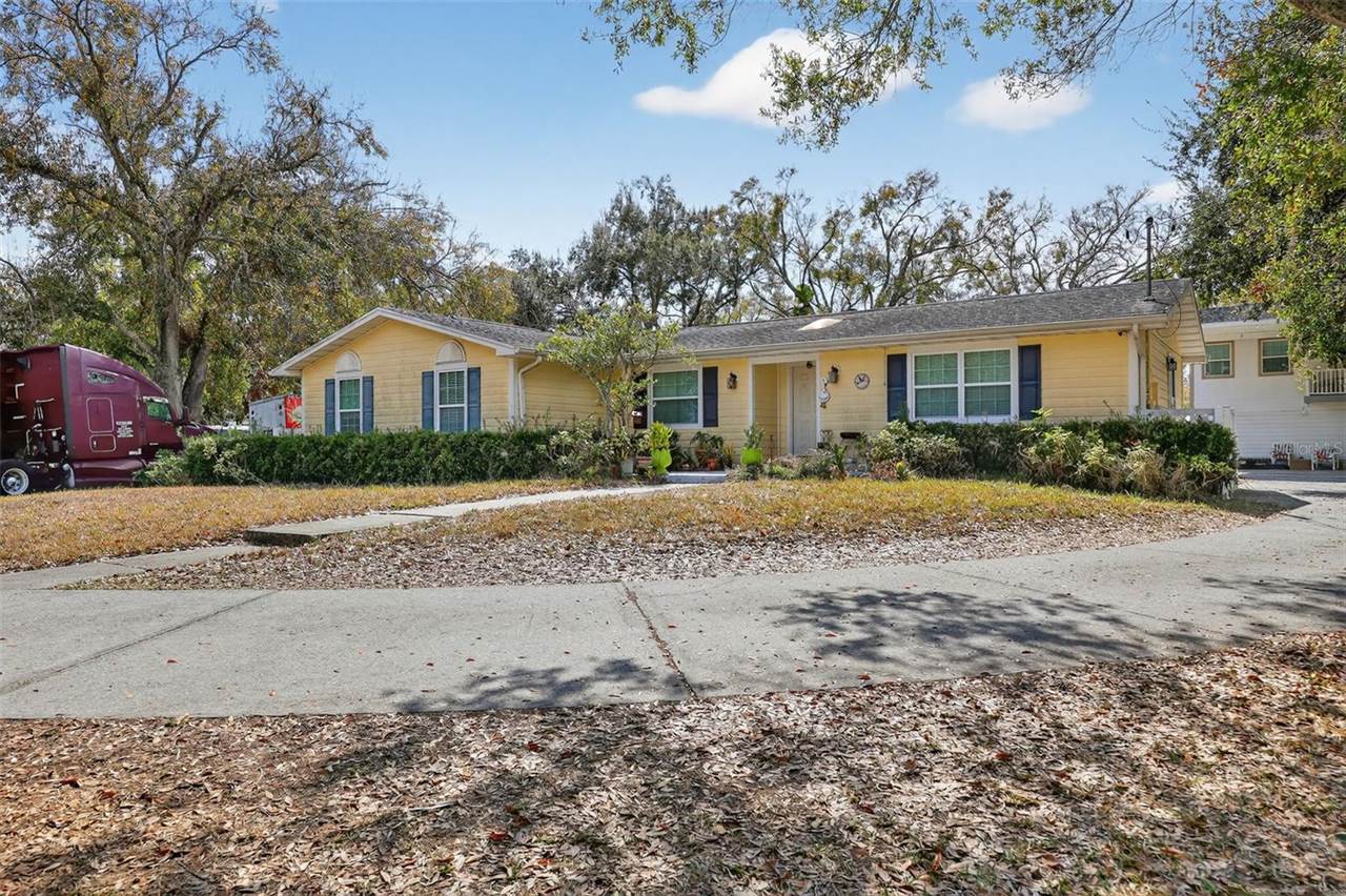 10262 Memorial Highway, Tampa, FL 33615